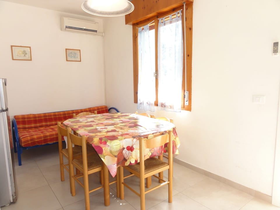 Apartment, 3 Bedrooms, Patio, Garden View | Dining