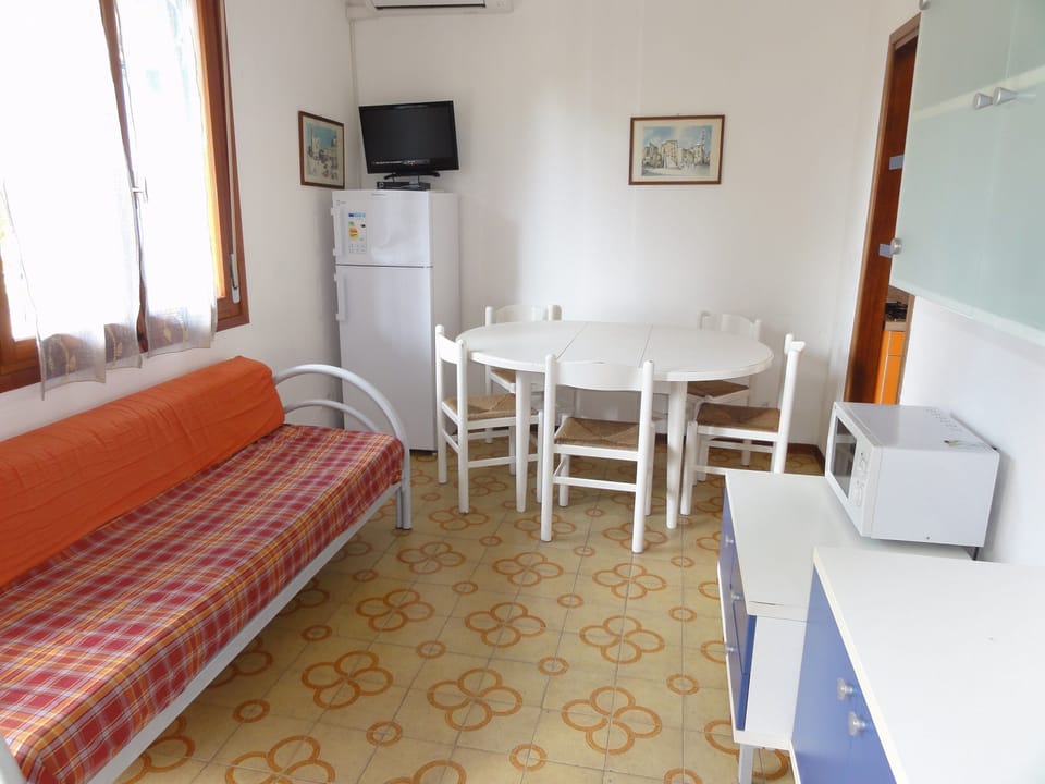 Apartment, 3 Bedrooms, Patio | Living room