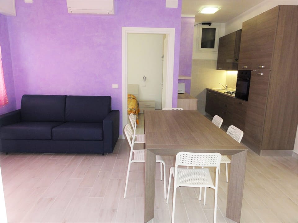 Apartment, 2 Bedrooms, City View | Dining room