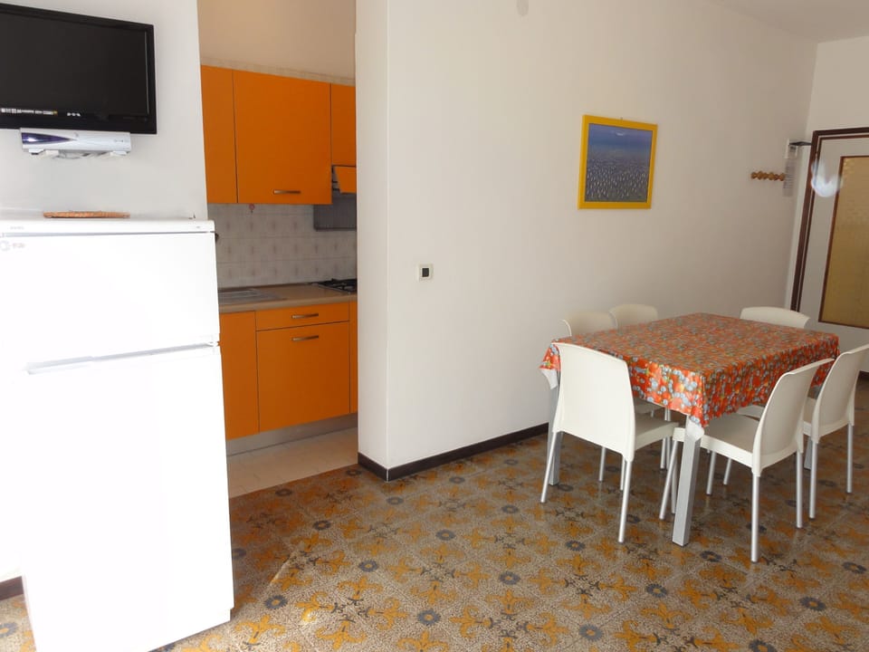 Apartment, 2 Bedrooms, Balcony | Dining room