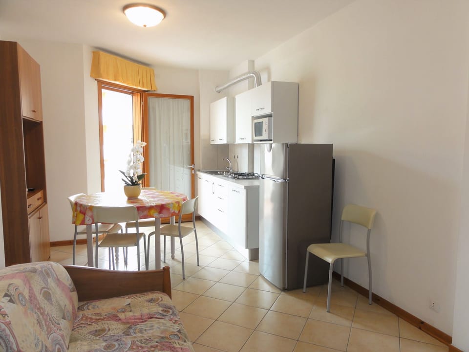 Apartment, 2 Bedrooms, Balcony, Ocean View | Dining room