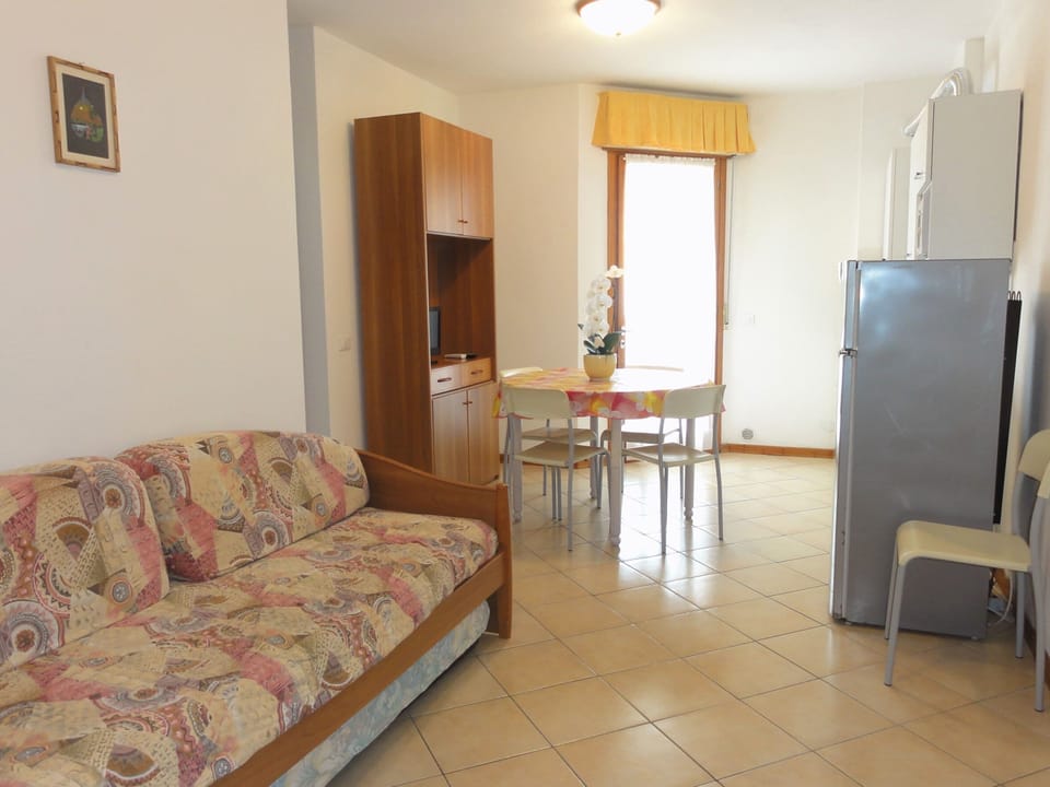 Apartment, 2 Bedrooms, Balcony, Ocean View | Living room