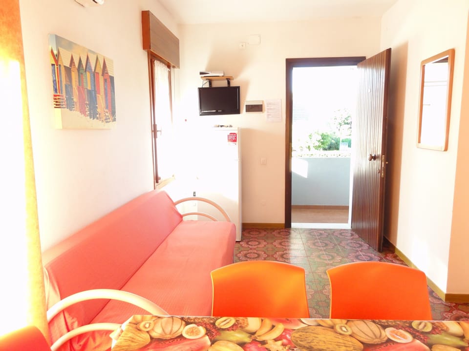 Apartment, 2 Bedrooms, Balcony, Garden View | Living room