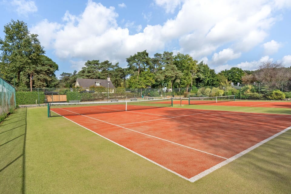 Bungalow | Sport court