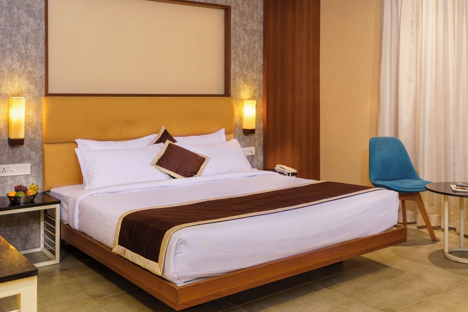 Deluxe Double Room | Iron/ironing board, free WiFi