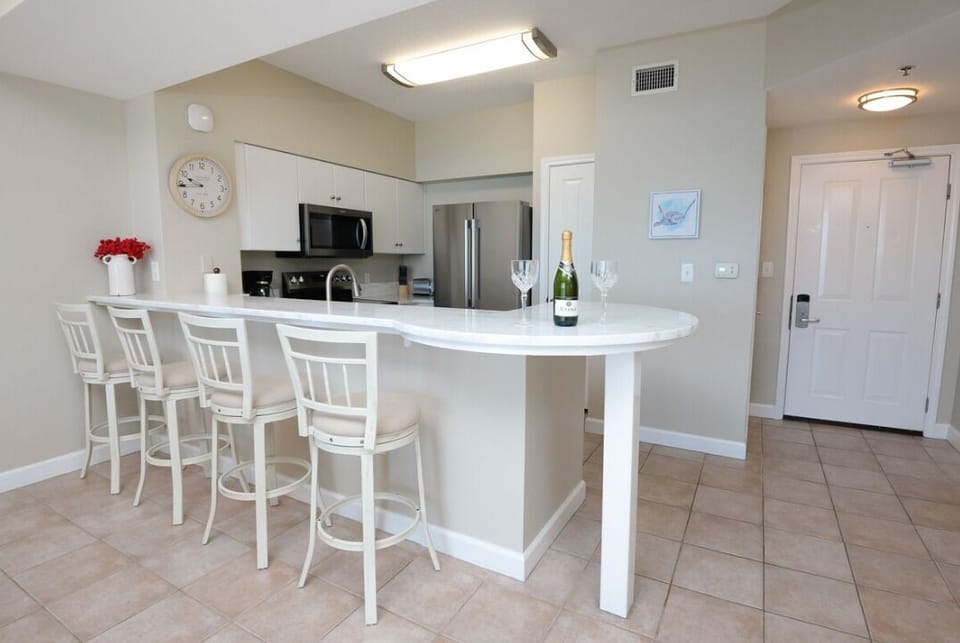 Condo, 1 Queen Bed with Sofa bed (Shores of Panama 1711) | Private kitchen | Oven, toaster