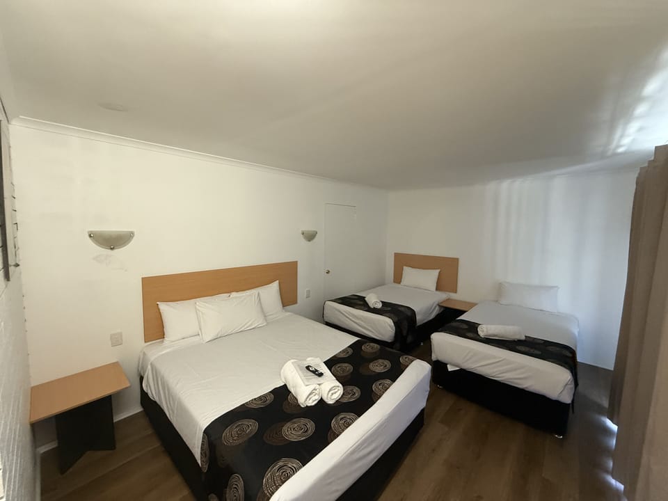 Quadruple Room, Balcony | Desk, iron/ironing board, free WiFi