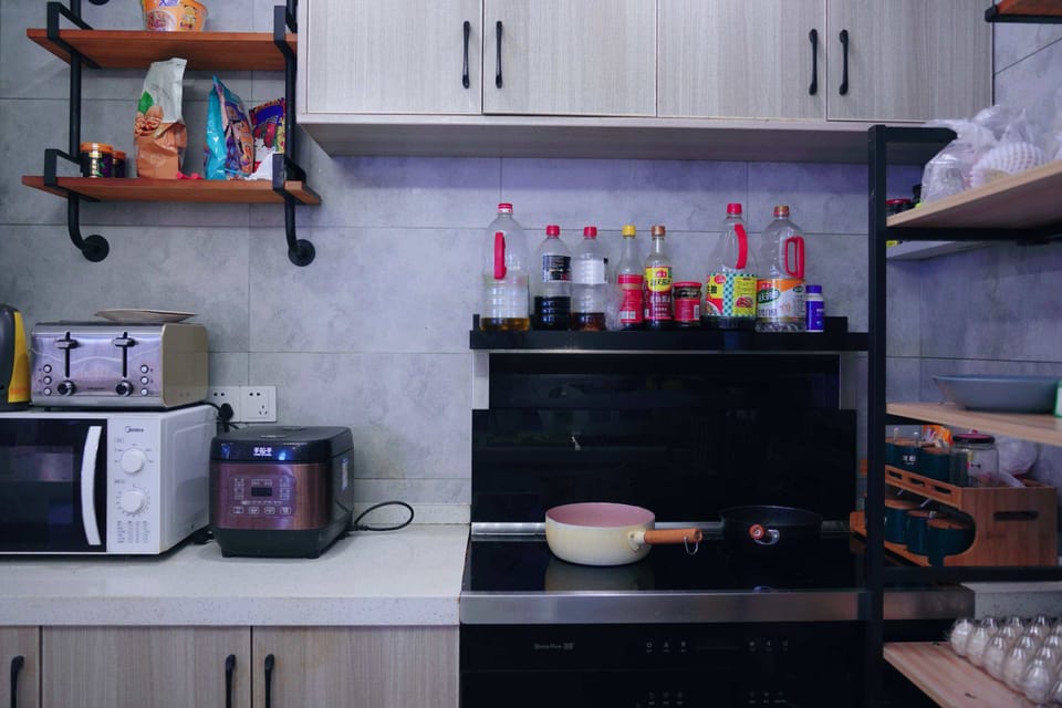 Economy Double Room | Private kitchen | Full-size fridge, microwave, oven, stovetop