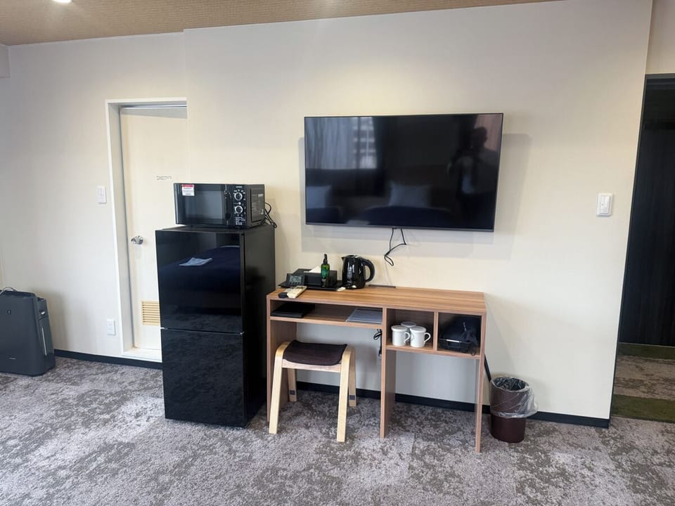 Triple Room, Non Smoking | Desk, WiFi (free)