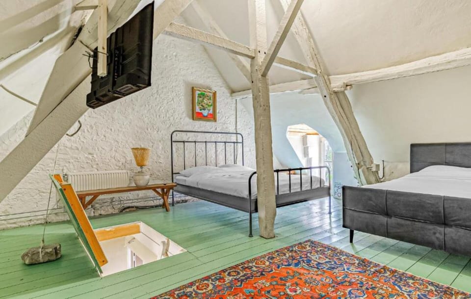 House | 4 bedrooms, individually furnished, bed sheets