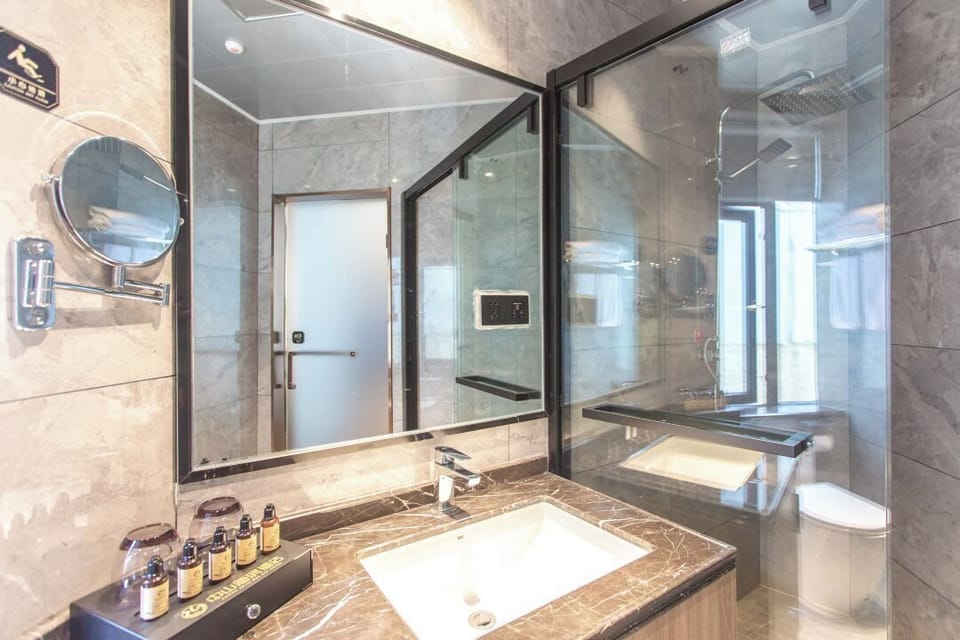 Basic Double Room | Bathroom | Shower, free toiletries, hair dryer, slippers