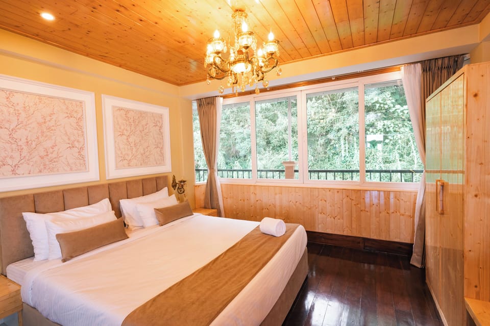 Executive Room, Balcony | Desk, soundproofing, free WiFi