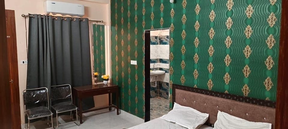 Luxury Room | Rollaway beds, free WiFi, bed sheets