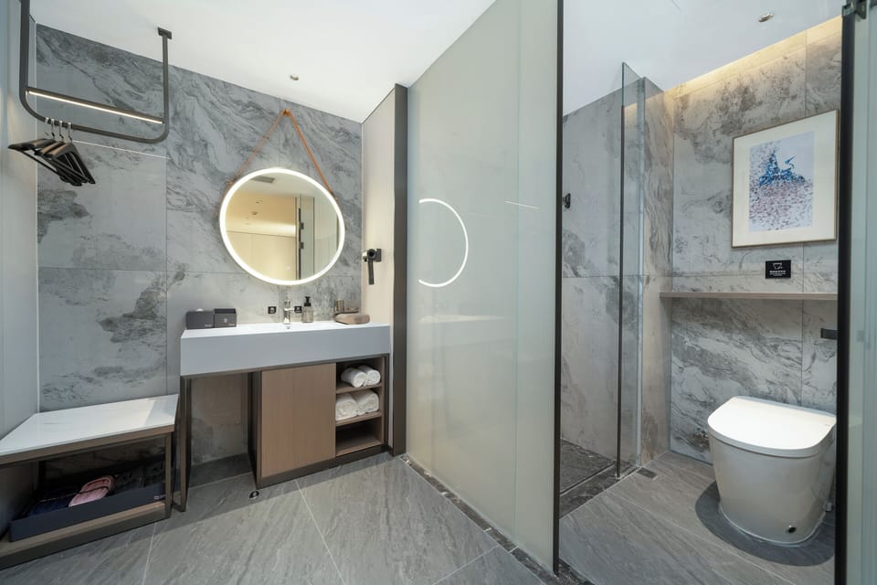 Superior Twin Room, 2 Twin Beds, Non Smoking | Bathroom | Shower, hair dryer, slippers, towels
