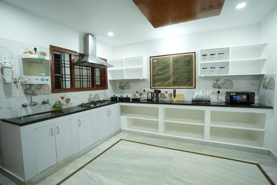 Apartment, 4 Bedrooms, Accessible, Smoking | Interior