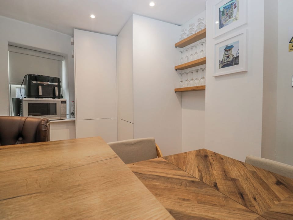 Cottage | Dining