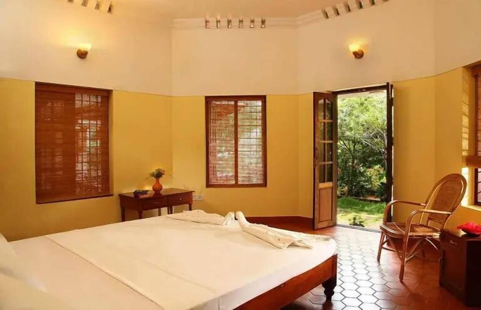 Deluxe Double Room, Pool View | Free WiFi, bed sheets
