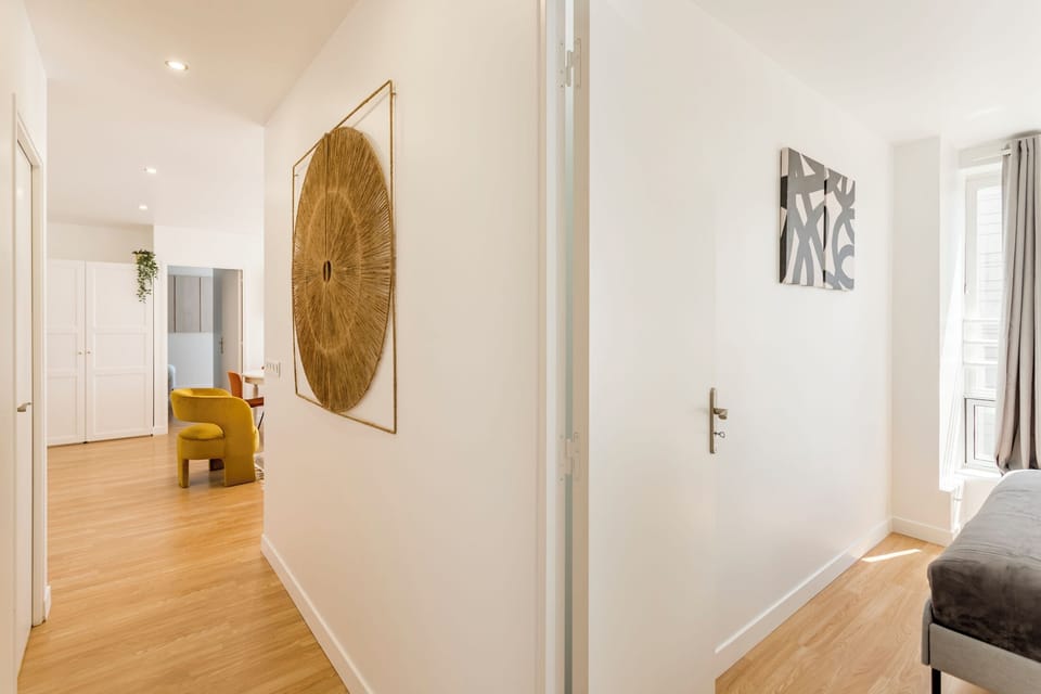 Apartment, Garden View | Living area | 32-inch Smart TV with cable channels, Netflix, streaming services