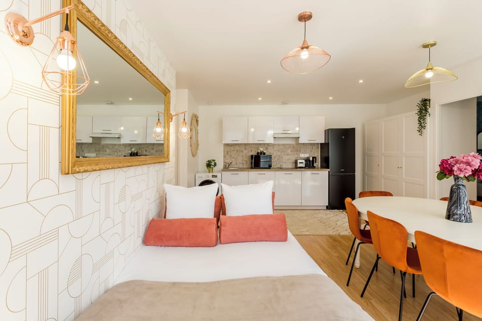 Apartment, Garden View | Living area | 32-inch Smart TV with cable channels, Netflix, streaming services
