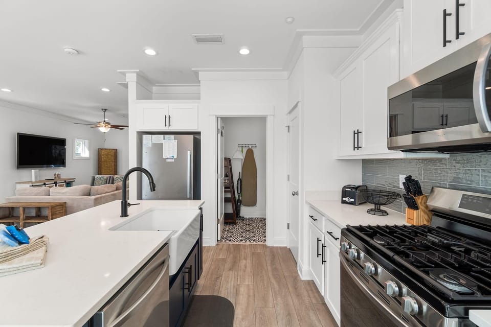 House, Multiple Beds (The Peach at the Beach at Summer Salt) | Private kitchen | Oven, toaster