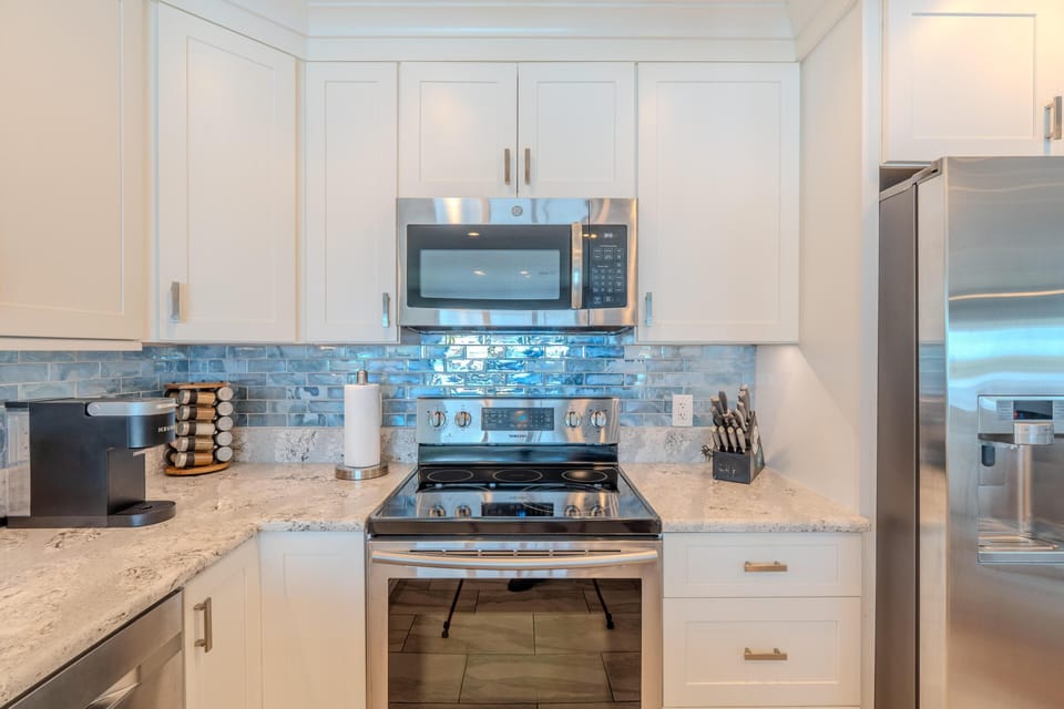 House, Multiple Beds (Club 205 At Bayview) | Private kitchen | Oven, toaster