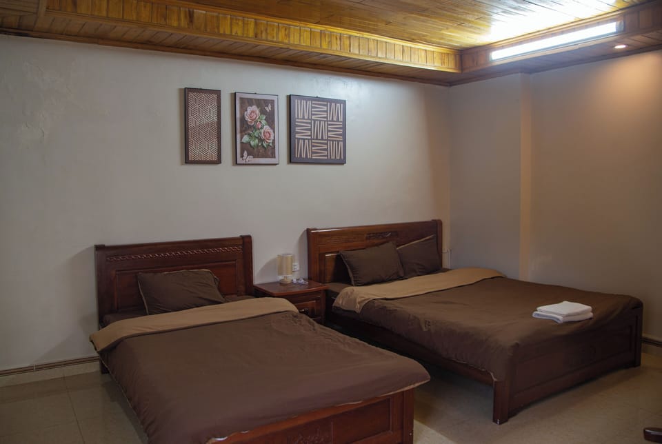 Classic Triple Room | Hypo-allergenic bedding available, desk, laptop workspace, soundproofing