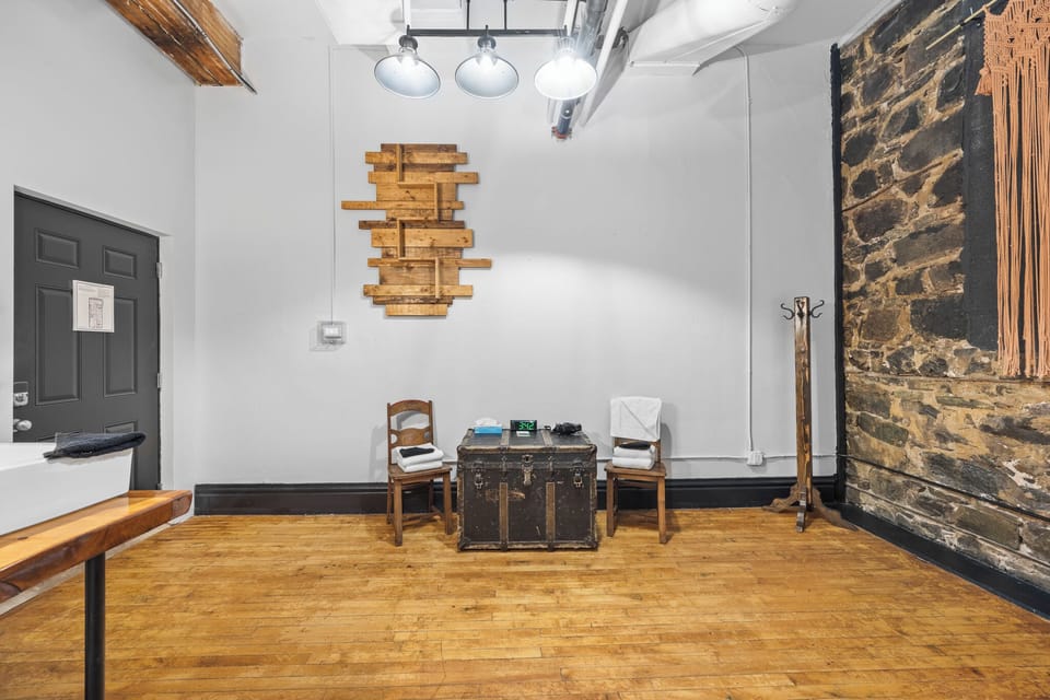 Deluxe Room, 2 Queen Beds, Shared Bathroom | Iron/ironing board, free WiFi, bed sheets