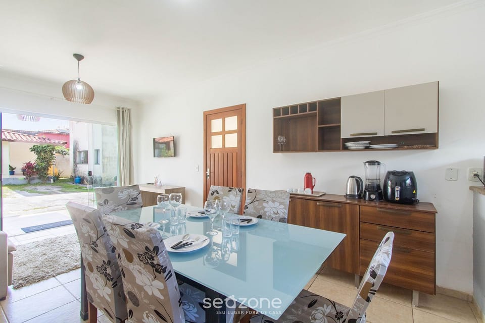 Basic Apartment | Dining