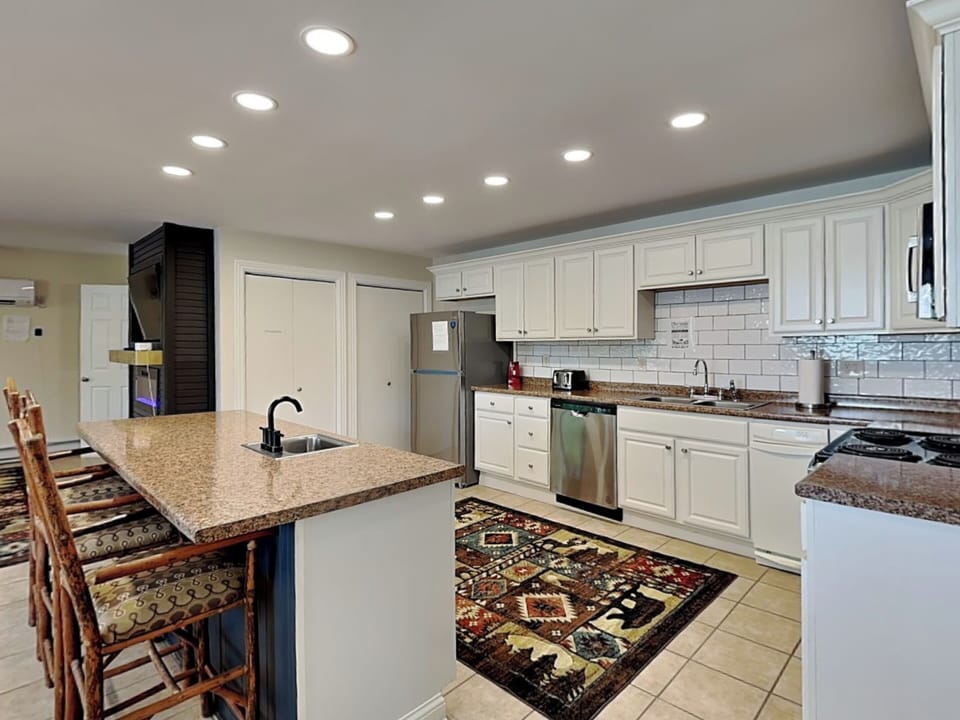 Studio (Multiple Bedrooms) | Property amenity