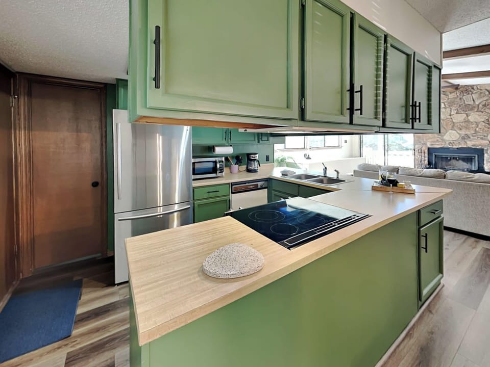 Studio (3 Bedrooms) | Property amenity