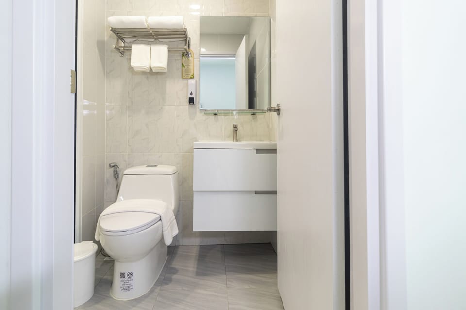 Shower, hair dryer, slippers, bidet