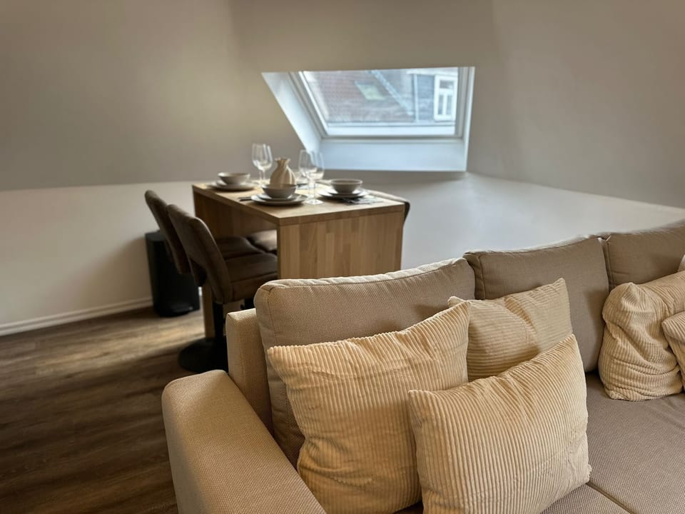 Basic Apartment | Living room | Flat-screen TV