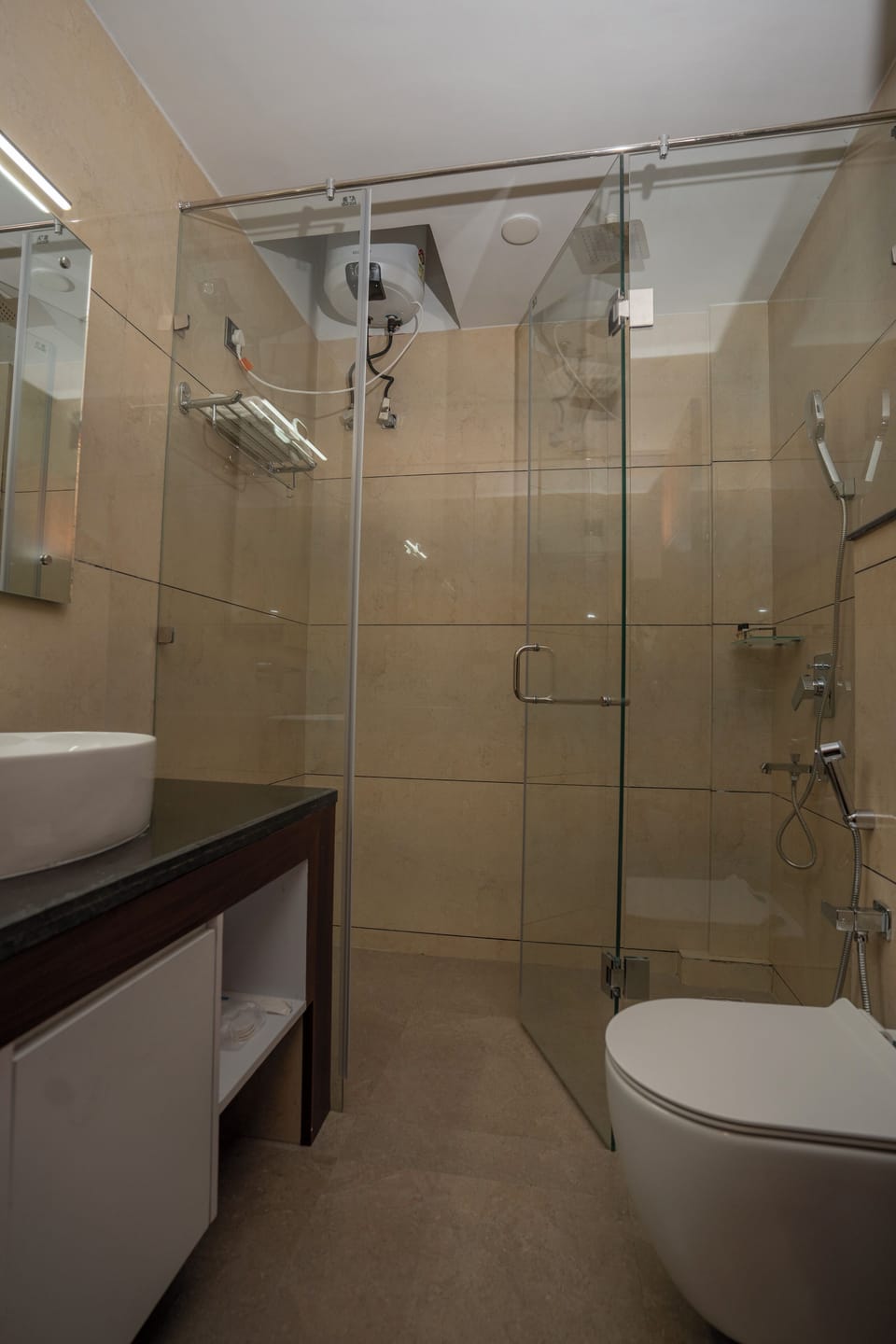 Combined shower/tub, slippers, soap, shampoo