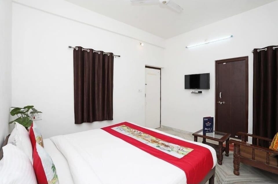 Deluxe Room | Desk, laptop workspace, free WiFi