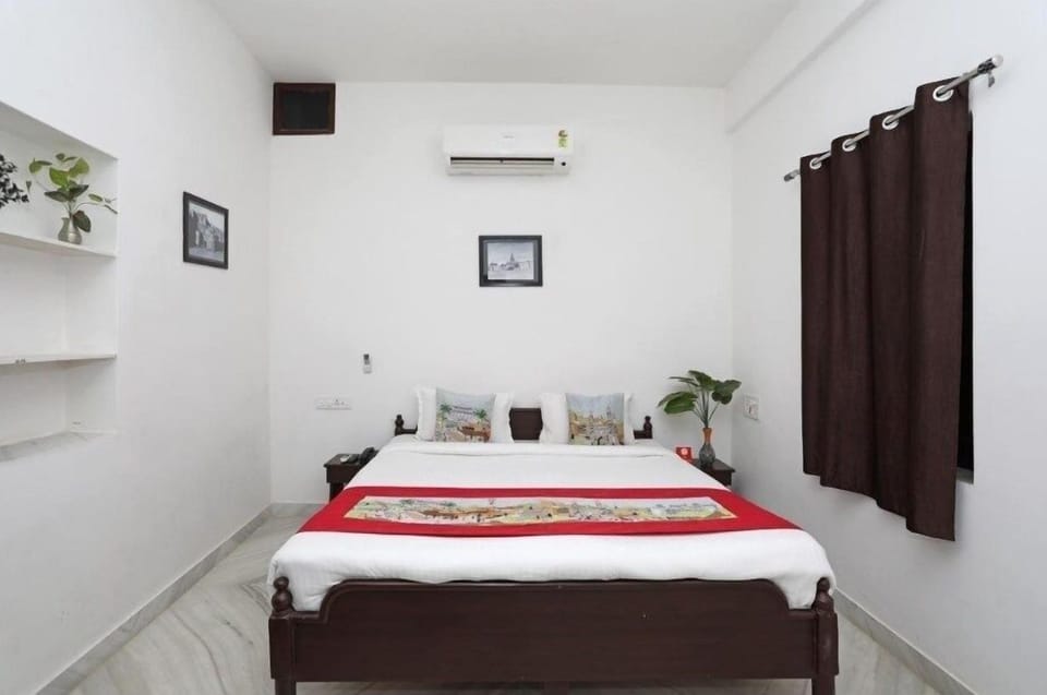 Deluxe Room | Desk, laptop workspace, free WiFi