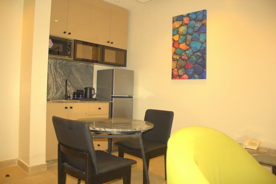 Executive Suite | Living room | TV