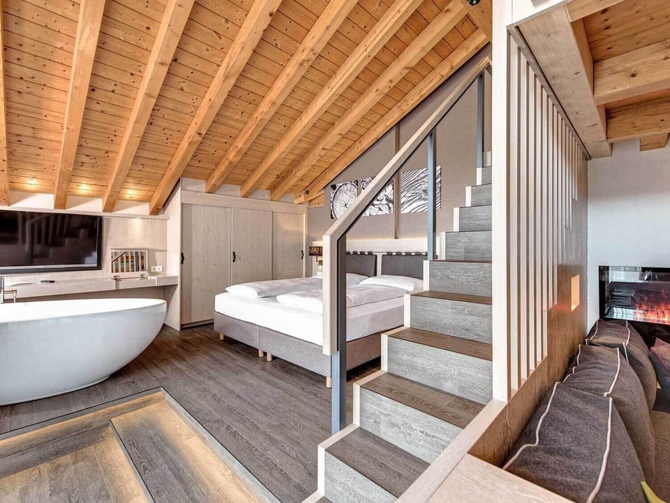 Suite, Garden View | Hypo-allergenic bedding, free WiFi, bed sheets