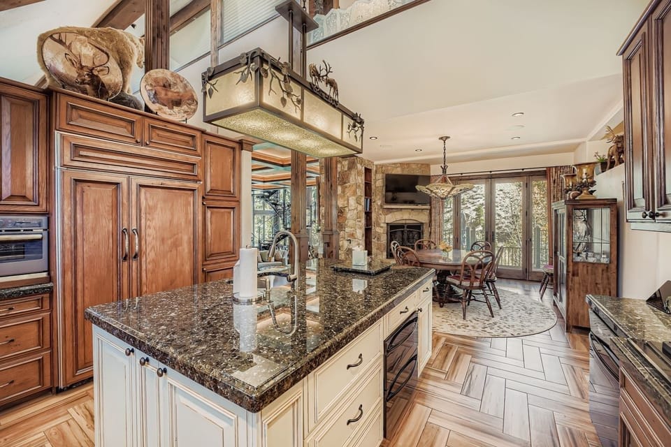 House, 6 Bedrooms | Private kitchen | Coffee/tea maker, fridge, oven, electric kettle