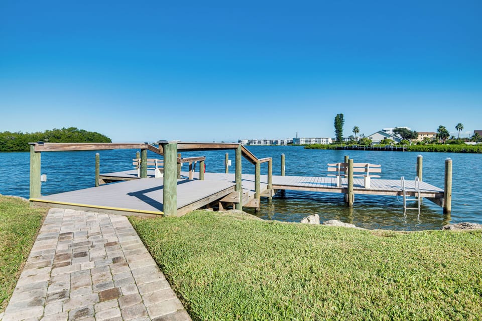 Apartment (2 Bedrooms) | Front of property