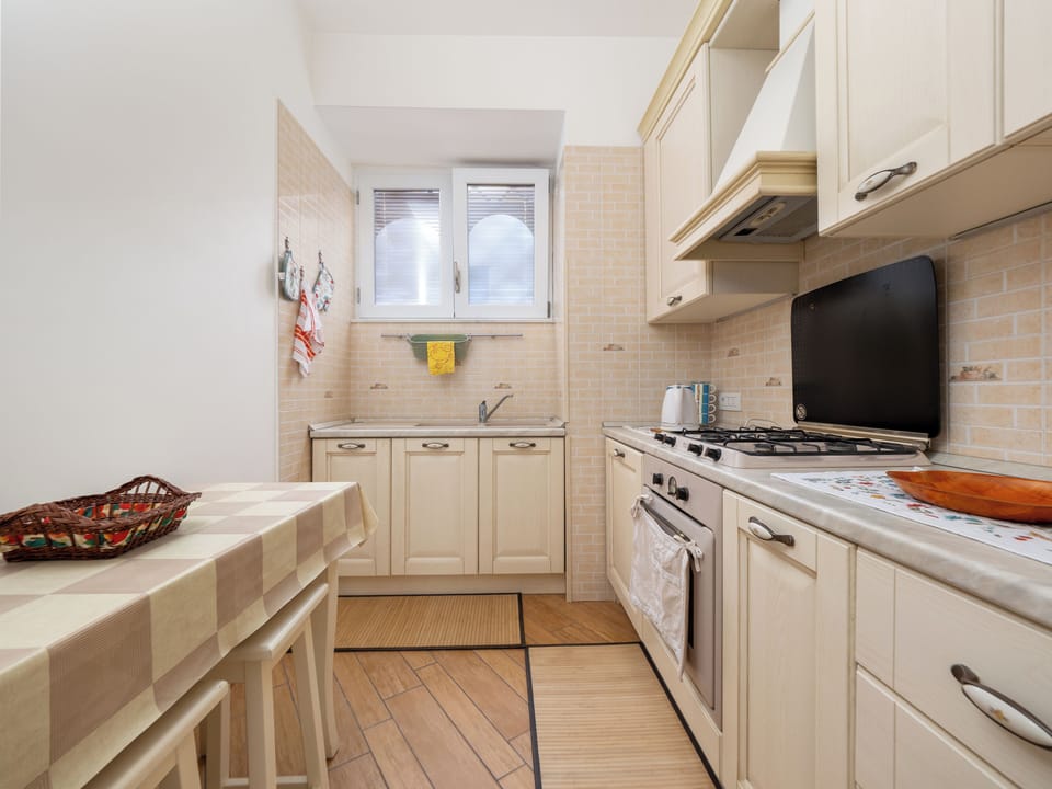 Exclusive Apartment, Balcony, City View | Private kitchen | Fridge, microwave, oven, stovetop