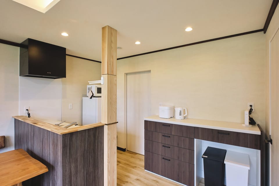Comfort House, Non Smoking, Patio | Private kitchen | Full-size fridge, microwave, stovetop, cookware/dishes/utensils
