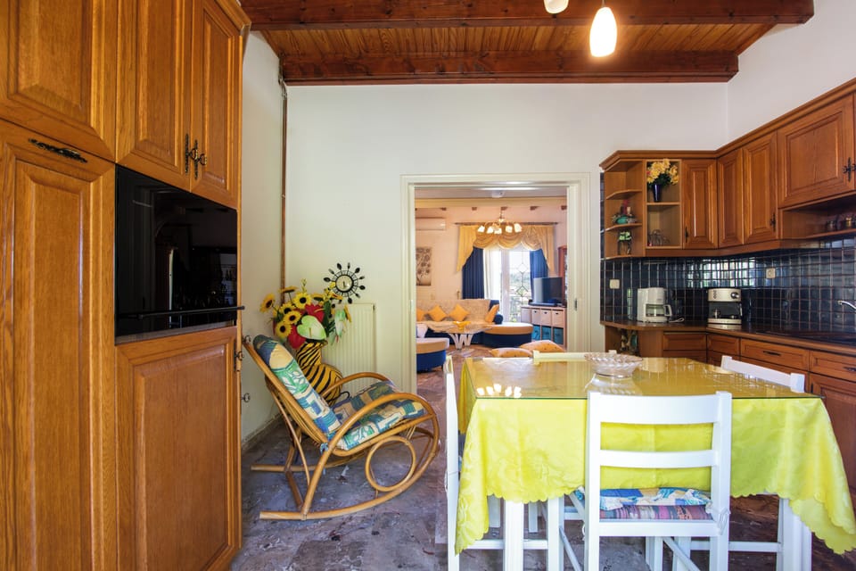 Villa, Balcony, Mountain View | Private kitchen | Electric kettle, toaster