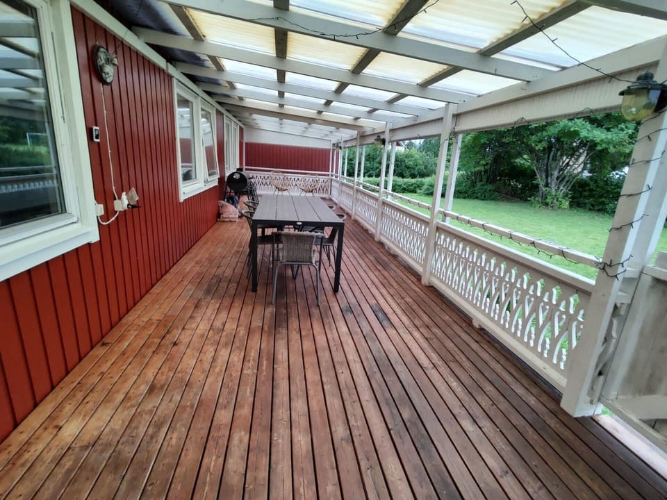 Family House, 3 Bedrooms, Pets Allowed, River View | Porch