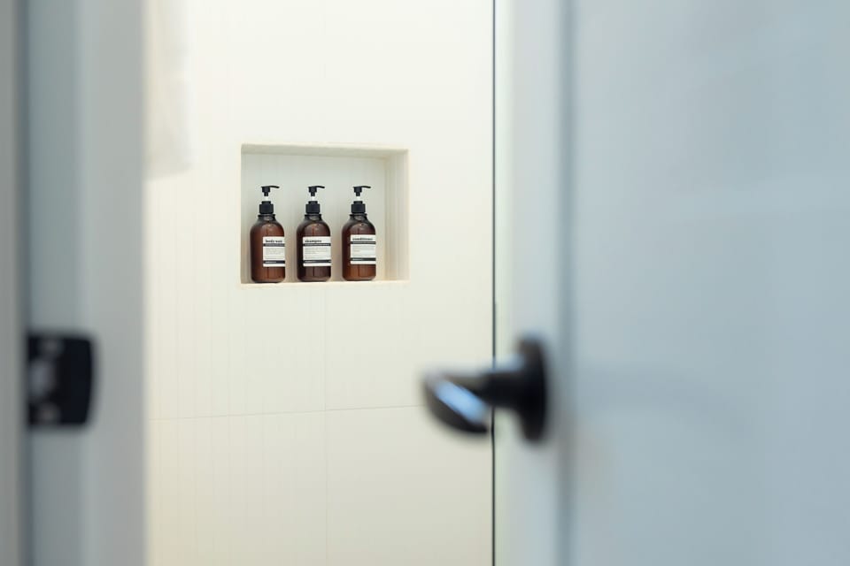 Classic Double Room, 1 Queen Bed | Bathroom | Shower, free toiletries, hair dryer, towels