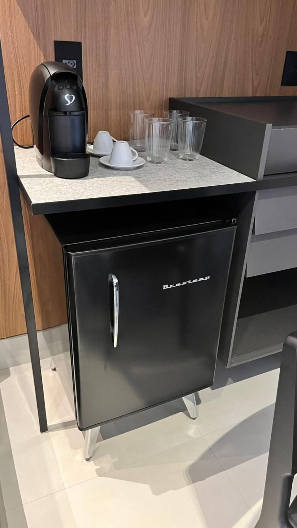 Luxury Double Room | Private kitchen | Microwave, cookware/dishes/utensils