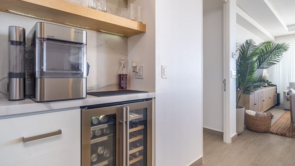 Condo, Multiple Beds, Balcony, Ocean View (Encantame Towers Viento 901) | Interior
