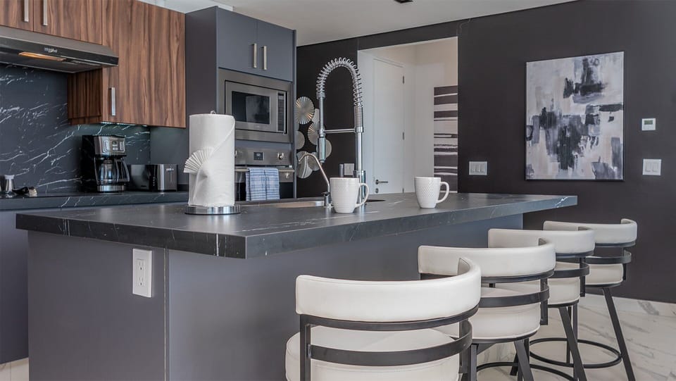 Condo, Multiple Beds, Balcony, Ocean View (Encantame Towers Viento 1702) | Private kitchen