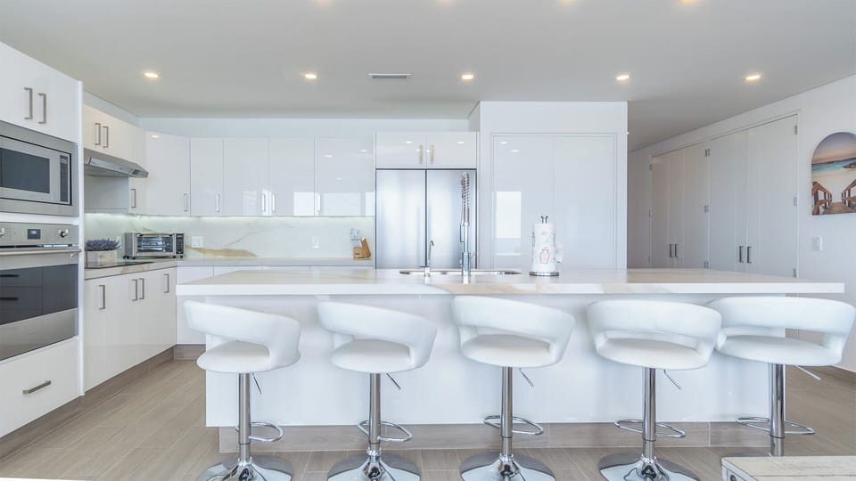 Condo, Multiple Beds, Balcony, Ocean View (Encantame Towers Viento 801) | Private kitchen | Dining table