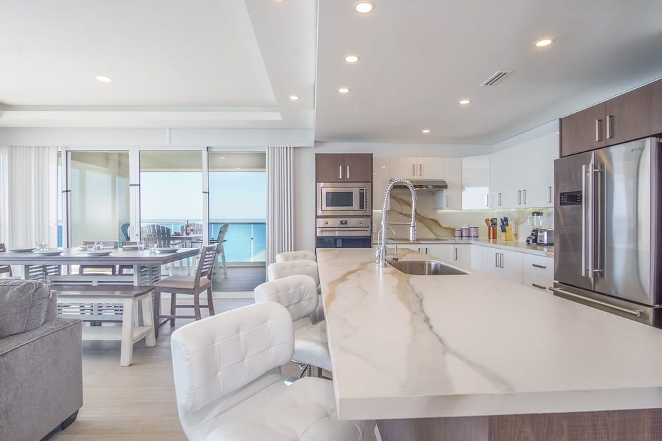 Condo, Multiple Beds, Balcony, Ocean View (Encantame Towers Velero 1801) | Private kitchen | Dining table