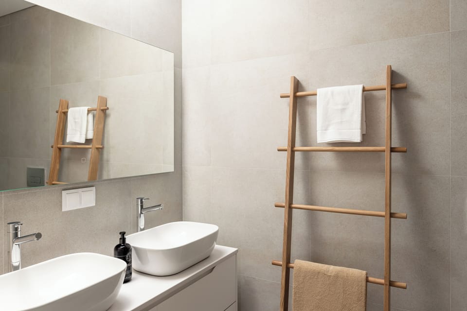 Comfort Double Room, Balcony | Bathroom | Shower, hair dryer, towels, soap